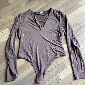 Aritzia v neck long sleeve body suit